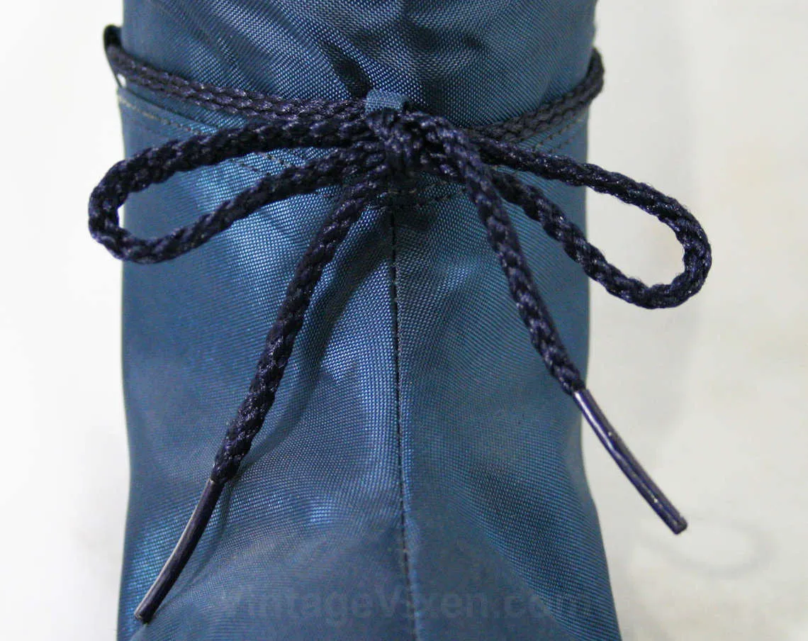 Size 6 Apres Ski Boots - Shimmery Sapphire Blue Canvas - Faux Fur Lining - Wedge Sole - Ankle Tie - Fall - Winter - 80s Deadstock - 43222-2